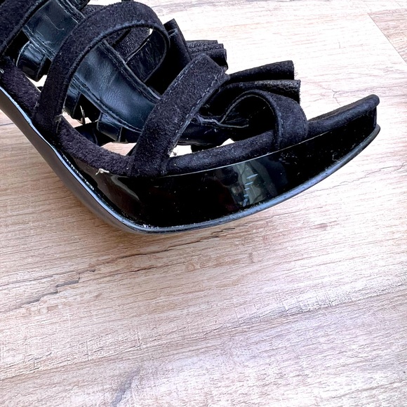 BCBG Paris stiletto heels with floral appliqué - Picture 8 of 8